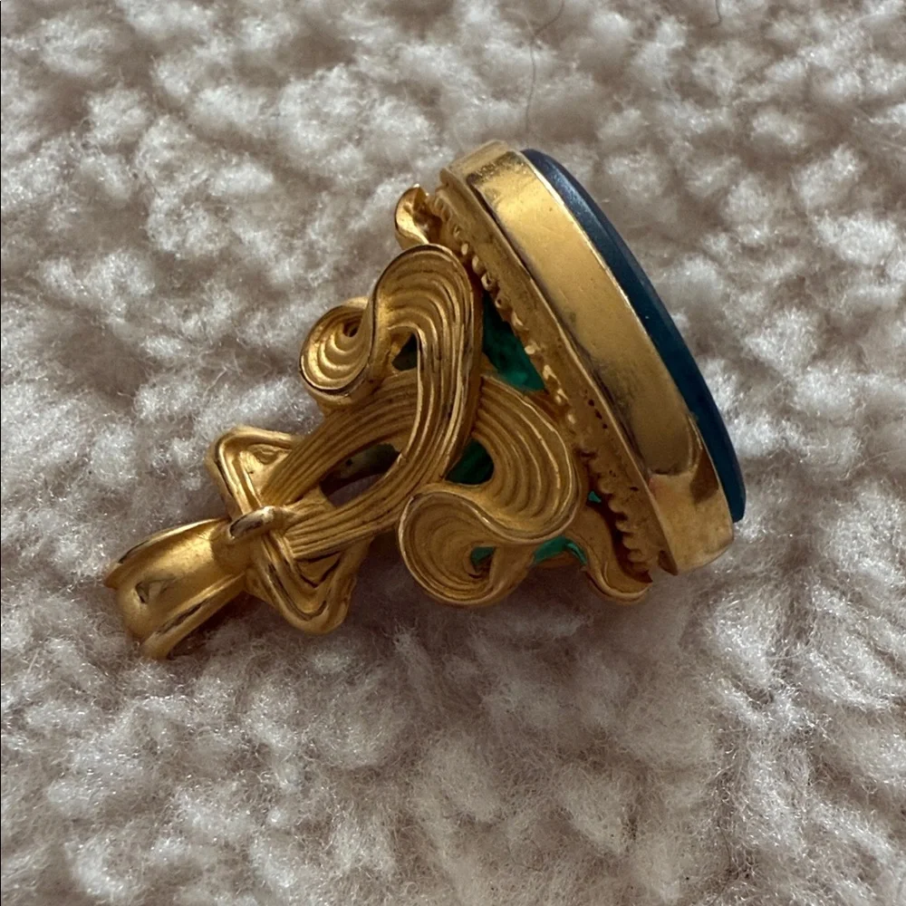 Unique Vintage Julie Vos Venetian Glass Cameo Intaglio Sea Green Stamp Pendant. - Picture 2 of 8